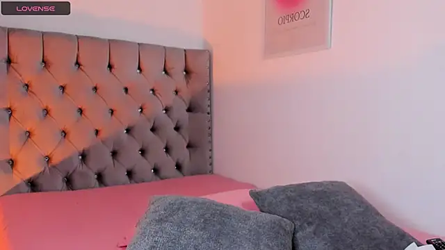 eva cutee  online show from April 21, 2026, 10:38 pm