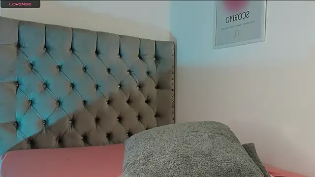 eva cutee  online show from April 25, 2026, 1:19 am