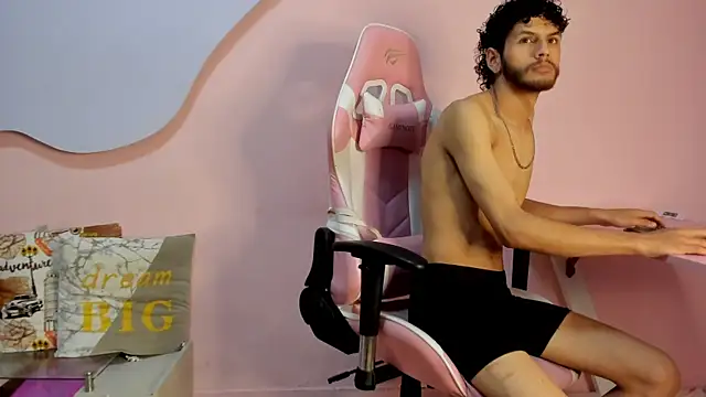 Snapshot of LuckySammer chatting on February 20, 2026, 11:56 am LuckySammer online show from February 20, 2026, 11:56 am