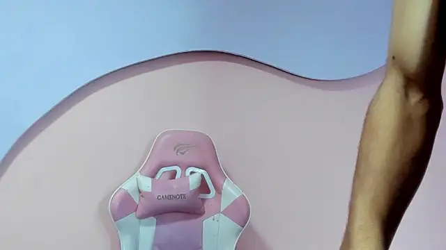 Snapshot of LuckySammer chatting on February 19, 2026, 2:47 pm LuckySammer online show from February 19, 2026, 2:47 pm