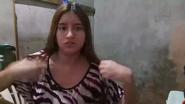 Snapshot of Emily_231 chatting on April 16, 2026, 3:51 am Emily 231 online show from April 16, 2026, 3:51 am