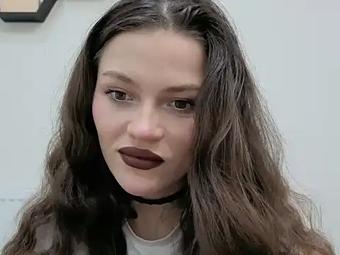 Avelinehowo uwu online show from April 4, 2026, 1:50 pm