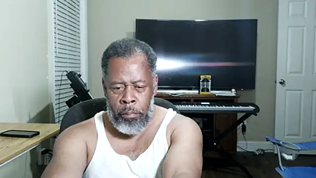 Snapshot of Cleozevo1961 chatting on July 23, 2026, 1:58 am Cleozevo1961 online show from July 23, 2026, 1:58 am