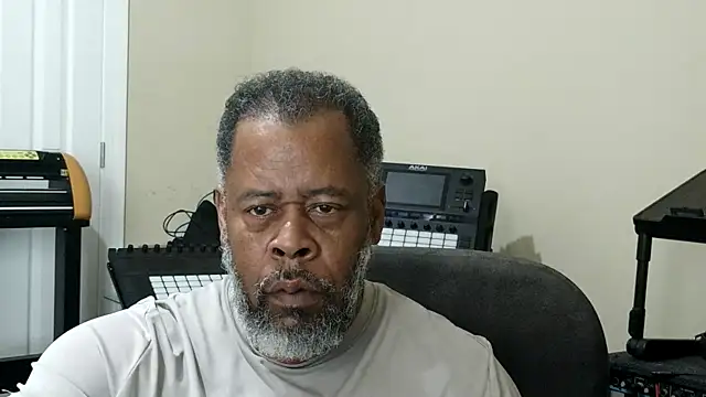 Snapshot of Cleozevo1961 chatting on May 4, 2026, 5:38 pm Cleozevo1961 online show from May 4, 2026, 5:38 pm