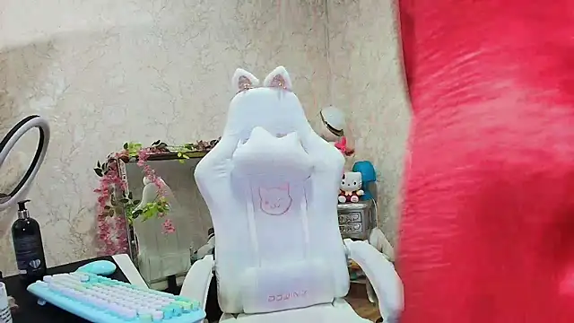 Snapshot of SelinaRussell chatting on June 5, 2026, 8:09 am SelinaRussell online show from June 5, 2026, 8:09 am