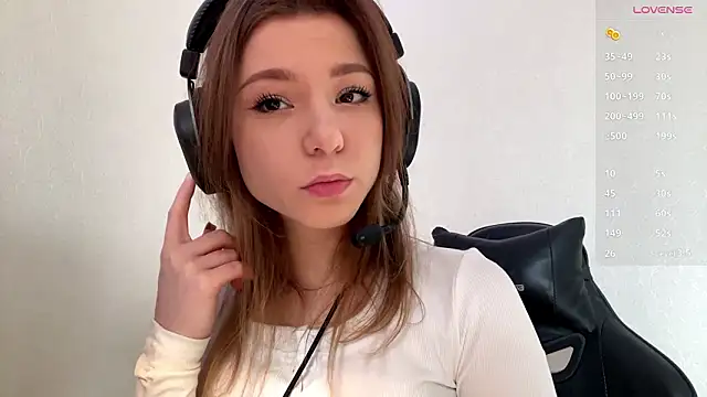 Snapshot of aera_elese chatting on February 19, 2026, 8:44 am aera elese online show from February 19, 2026, 8:44 am