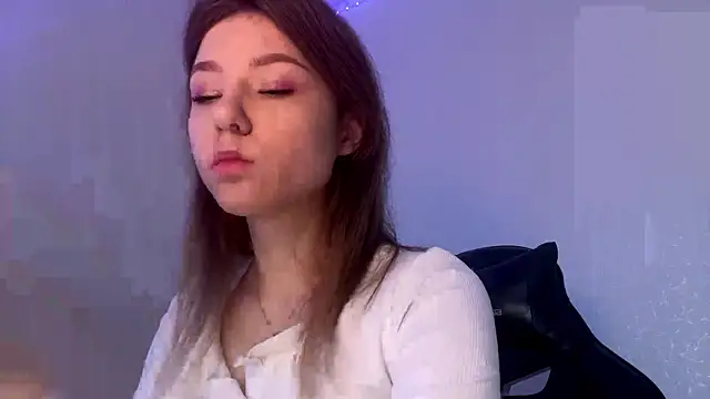 Snapshot of aera_elese chatting on March 2, 2026, 8:32 am aera elese online show from March 2, 2026, 8:32 am