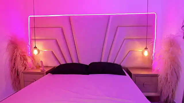 IvonneDiiazz online show from February 24, 2026, 11:55 am