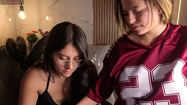 Snapshot of Sweett_liia_ chatting on April 15, 2026, 7:47 am Sweett liia online show from April 15, 2026, 7:47 am