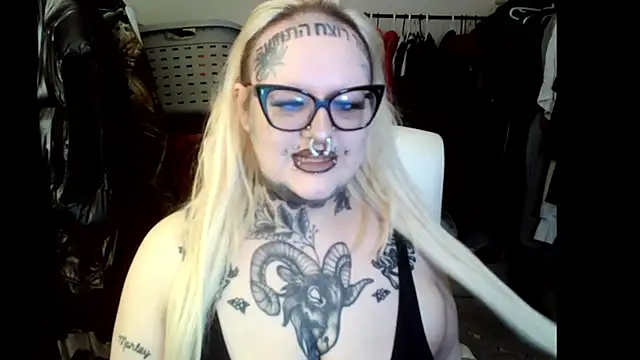 Snapshot of grindhouseho chatting on April 30, 2026, 1:56 am grindhouseho online show from April 30, 2026, 1:56 am
