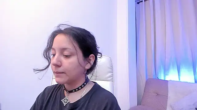 Chloe Noire online show from April 7, 2026, 12:40 pm