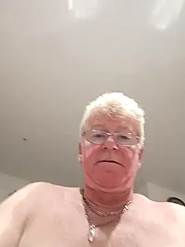 olivbisoumis online show from March 31, 2026, 4:47 am