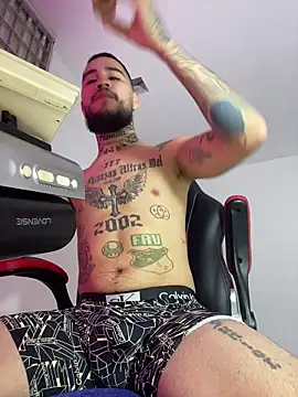 Snapshot of king_of_desire chatting on June 20, 2026, 4:01 pm king of desire online show from June 20, 2026, 4:01 pm