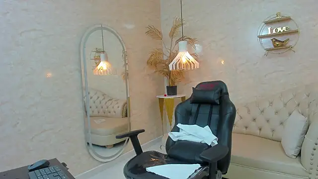 Snapshot of CAAMII_SWEETT chatting on May 6, 2026, 7:51 pm CAAMII SWEETT online show from May 6, 2026, 7:51 pm