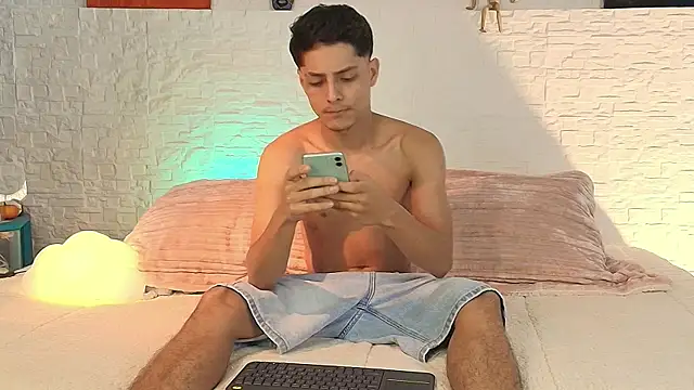 Snapshot of Eliassalvatore_ chatting on April 26, 2026, 4:59 pm Eliassalvatore online show from April 26, 2026, 4:59 pm