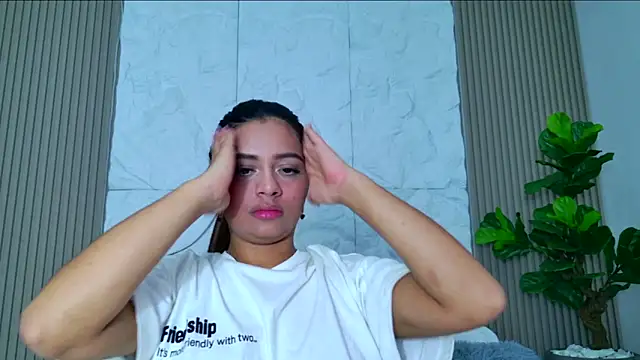 Snapshot of DulceQueen1 chatting on March 2, 2026, 12:45 pm DulceQueen1 online show from March 2, 2026, 12:45 pm