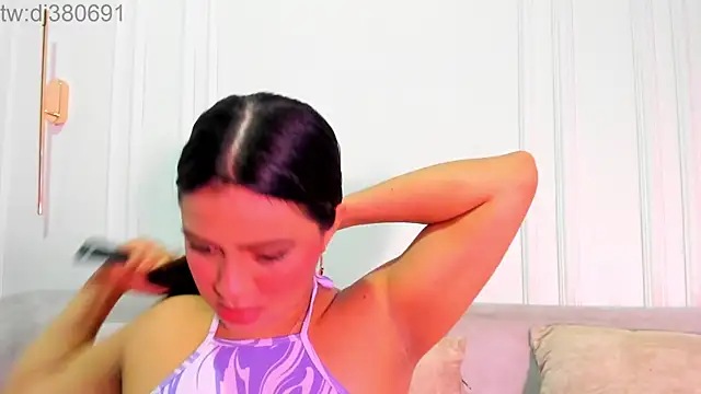 Snapshot of DulceQueen1 chatting on April 8, 2026, 12:06 pm DulceQueen1 online show from April 8, 2026, 12:06 pm