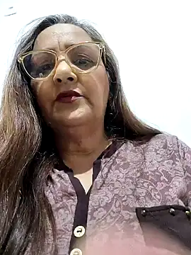 Noemipopi online show from May 11, 2026, 10:18 pm