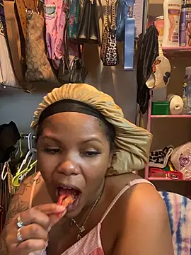 Snapshot of xo_cashmeree chatting on February 18, 2026, 12:08 am xo cashmeree online show from February 18, 2026, 12:08 am