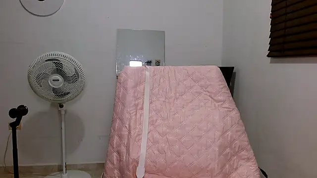 MiaDiamontLatin online show from March 19, 2026, 5:51 am