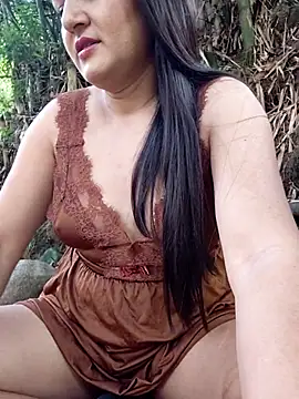 yissela92 online show from February 22, 2026, 2:41 pm