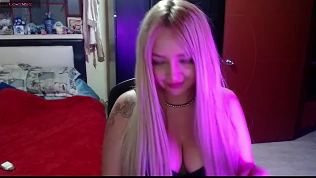 Snapshot of Cammile__Iryna chatting on June 22, 2026, 2:39 am Cammile Iryna online show from June 22, 2026, 2:39 am
