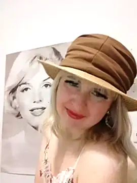 Snapshot of -Nefertiti- chatting on May 2, 2026, 9:20 pm -Nefertiti- online show from May 2, 2026, 9:20 pm