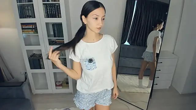 Snapshot of littleevilon chatting on February 20, 2026, 8:16 am littleevilon online show from February 20, 2026, 8:16 am