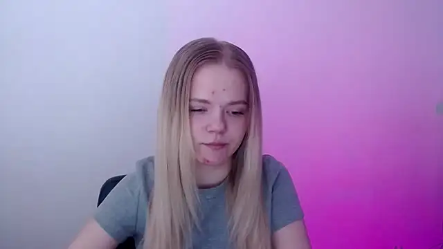 Snapshot of FoxiLana chatting on April 8, 2026, 8:49 am FoxiLana online show from April 8, 2026, 8:49 am