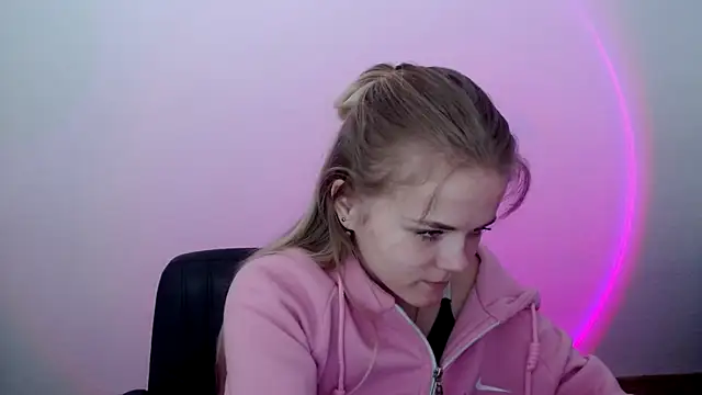 Snapshot of FoxiLana chatting on March 21, 2026, 8:19 am FoxiLana online show from March 21, 2026, 8:19 am