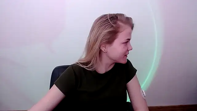 Snapshot of FoxiLana chatting on March 12, 2026, 8:29 am FoxiLana online show from March 12, 2026, 8:29 am