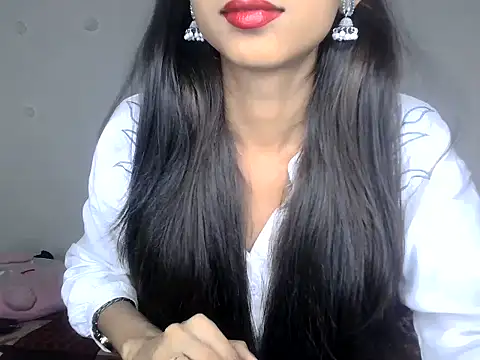 SIKSHA SINGH online show from May 6, 2026, 7:40 pm