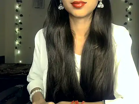 SIKSHA SINGH online show from April 24, 2026, 8:44 pm