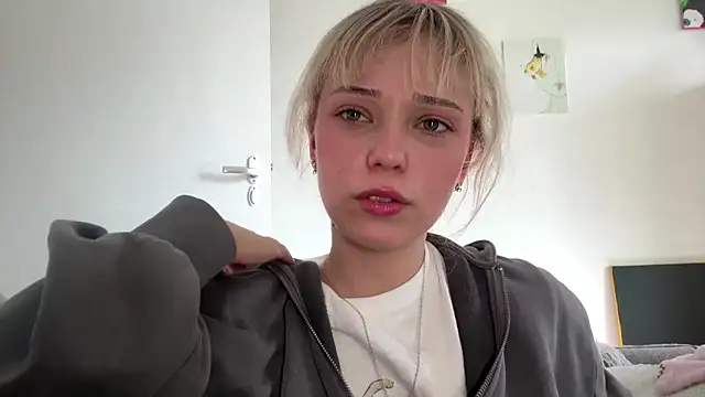 Snapshot of SourMidday chatting on March 31, 2026, 3:36 pm SourMidday online show from March 31, 2026, 3:36 pm