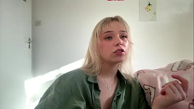 Snapshot of SourMidday chatting on March 18, 2026, 3:35 pm SourMidday online show from March 18, 2026, 3:35 pm