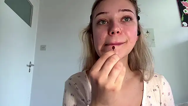 Snapshot of SourMidday chatting on March 20, 2026, 8:04 am SourMidday online show from March 20, 2026, 8:04 am