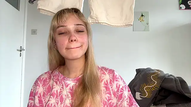 Snapshot of SourMidday chatting on April 2, 2026, 3:41 pm SourMidday online show from April 2, 2026, 3:41 pm