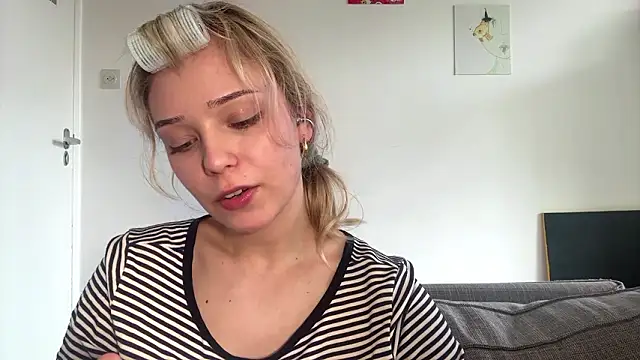 Snapshot of SourMidday chatting on March 25, 2026, 3:44 pm SourMidday online show from March 25, 2026, 3:44 pm