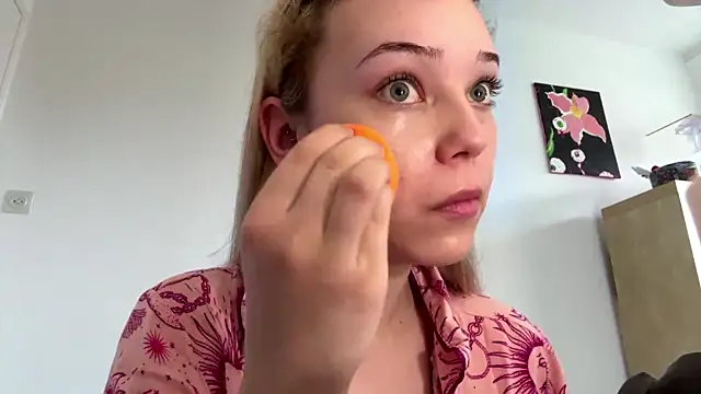 Snapshot of SourMidday chatting on April 3, 2026, 7:04 am SourMidday online show from April 3, 2026, 7:04 am