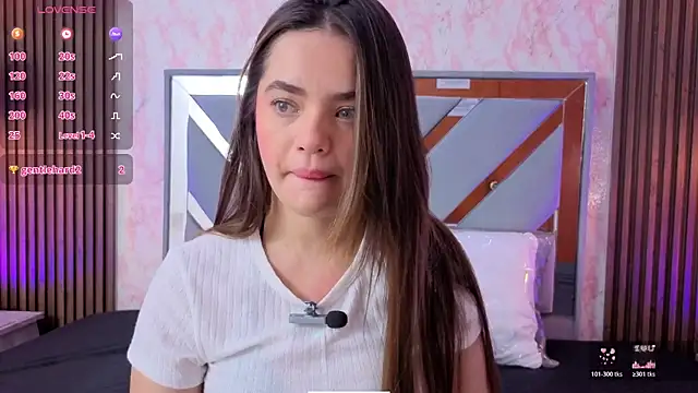 Snapshot of LittleeSara18 chatting on March 23, 2026, 11:10 am LittleeSara18 online show from March 23, 2026, 11:10 am