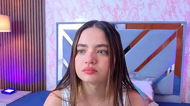 Snapshot of LittleeSara18 chatting on May 1, 2026, 11:15 am LittleeSara18 online show from May 1, 2026, 11:15 am