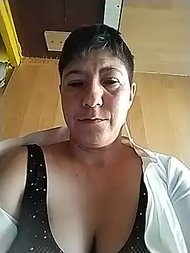 JuliaRobinson online show from May 17, 2026, 12:49 pm