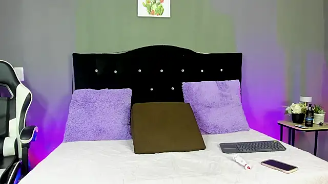 Velvet Rebel15 online show from April 28, 2026, 12:42 pm