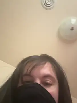 Snapshot of h_oney4411 chatting on February 18, 2026, 3:41 pm h oney4411 online show from February 18, 2026, 3:41 pm