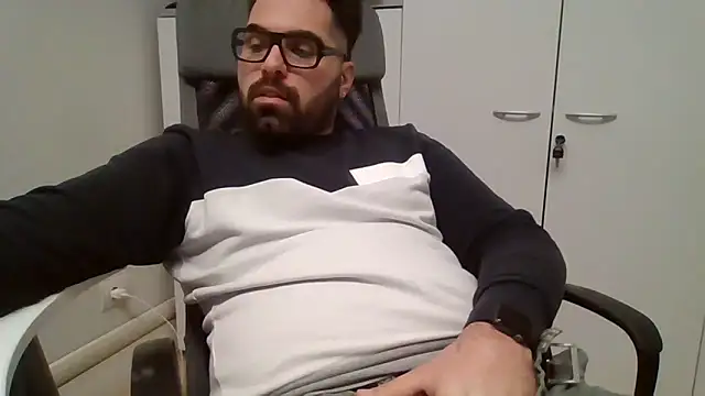 Ocam  online show from February 18, 2026, 5:20 pm