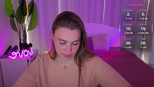 Milana Monroe online show from July 6, 2026, 5:15 pm