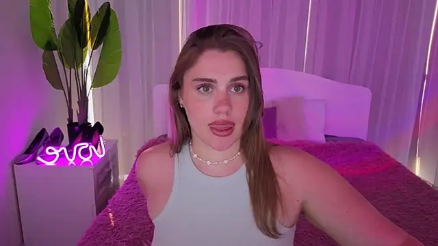 Milana Monroe online show from June 30, 2026, 5:02 pm