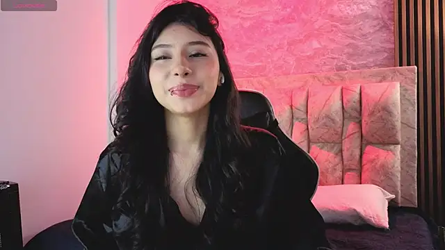 Snapshot of chloe_bluee_ chatting on April 24, 2026, 11:23 am chloe bluee online show from April 24, 2026, 11:23 am
