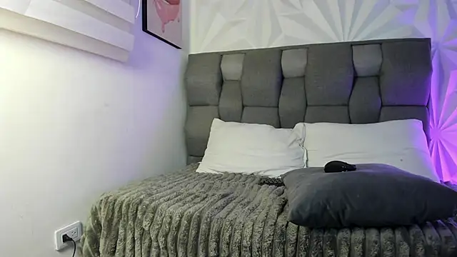 SophyAdams online show from May 6, 2026, 5:33 am