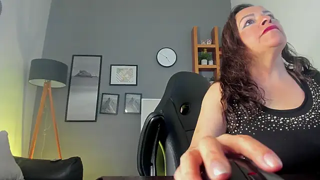 Ivonne 4 online show from July 2, 2026, 1:17 pm
